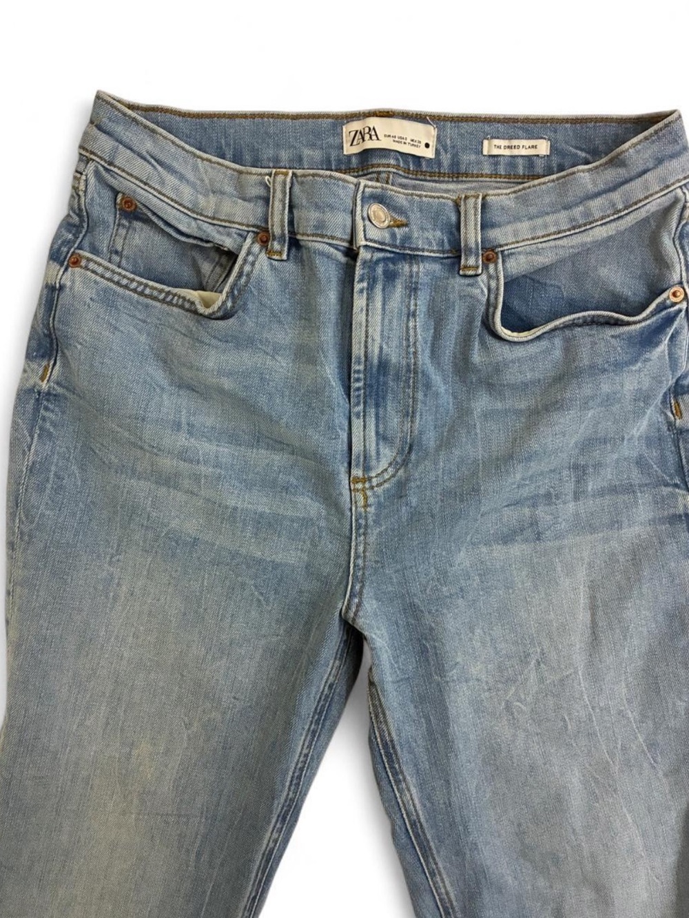 Zara women’s Light Blue Denim Jeans straight leg with flare bottoms
